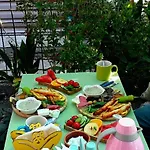 Tuana Garden סייד