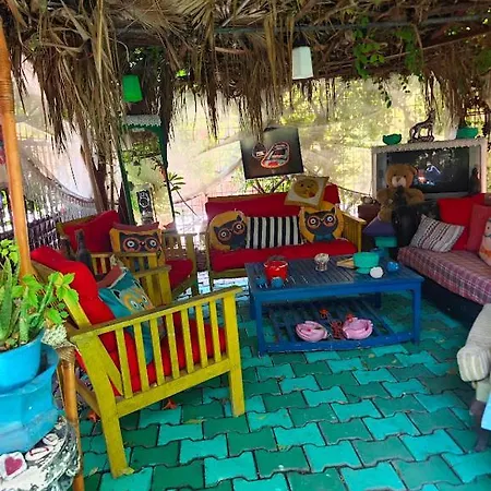 Tuana Garden Bed & Breakfast Side