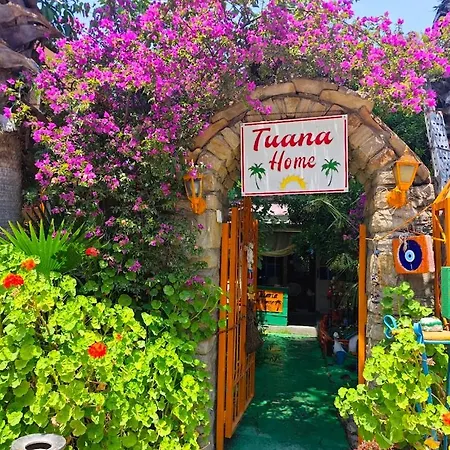 Tuana Garden Bed & Breakfast *
