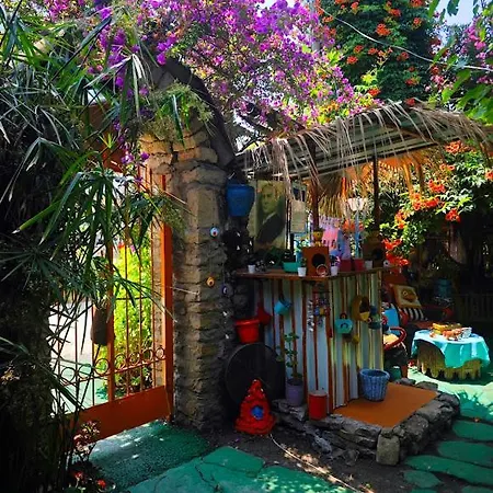 Tuana Garden Side