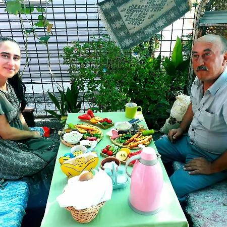 Tuana Garden Bed & Breakfast *