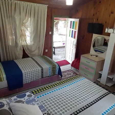 Tuana Garden Bed & Breakfast Side