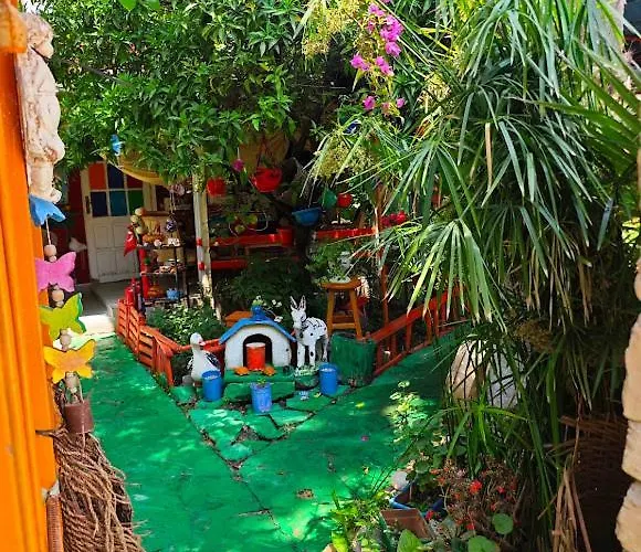 Tuana Garden Bed & Breakfast 3*