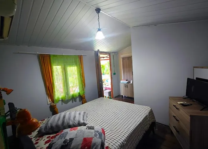 Tuana Garden Bed & Breakfast