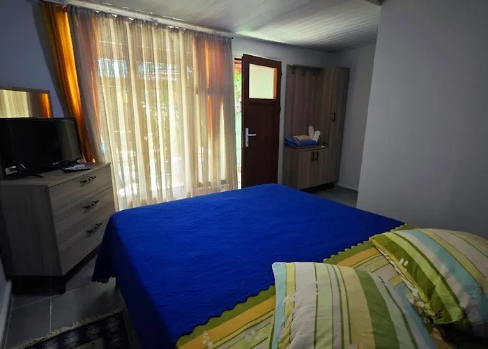 Tuana Garden Bed & Breakfast