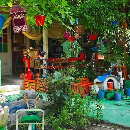 Bed & Breakfast Tuana Garden Side