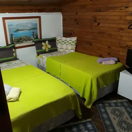 Bed & Breakfast Tuana Garden Side