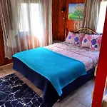 Tuana Garden Bed & Breakfast Side