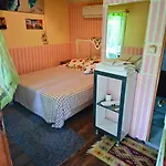 Tuana Garden Bed & Breakfast Side