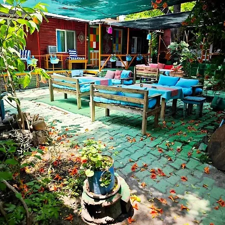 Tuana Garden * Side