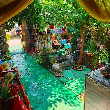 Tuana Garden * Side