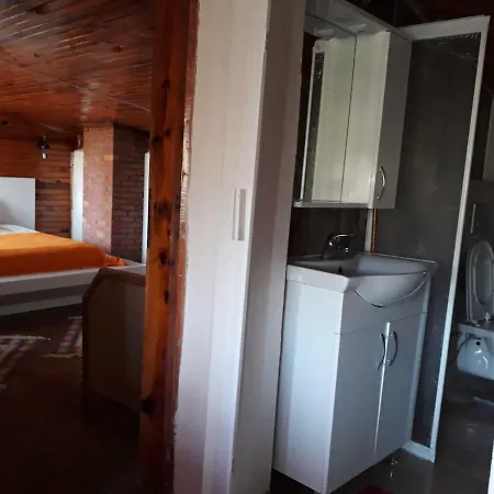 Tuana Garden Bed & Breakfast *